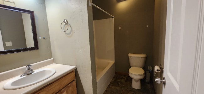 112 S Douglas St unit 14, Glendive, MT 59330 - photo 4