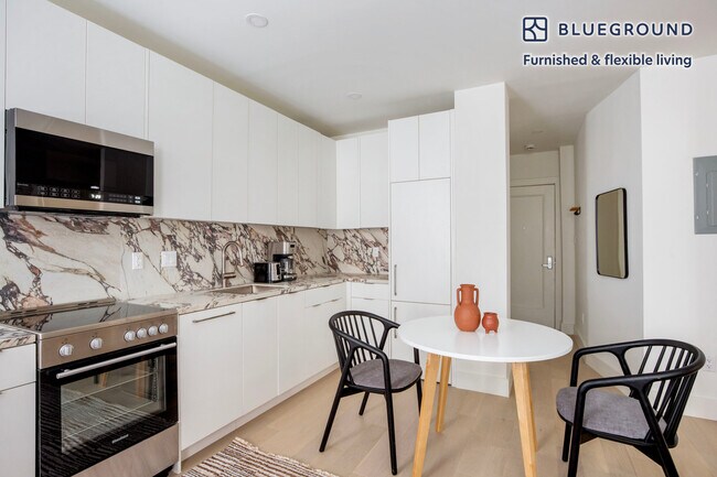 300 W 21st St unit FL4-ID1449, New York, NY 10011 - photo 5