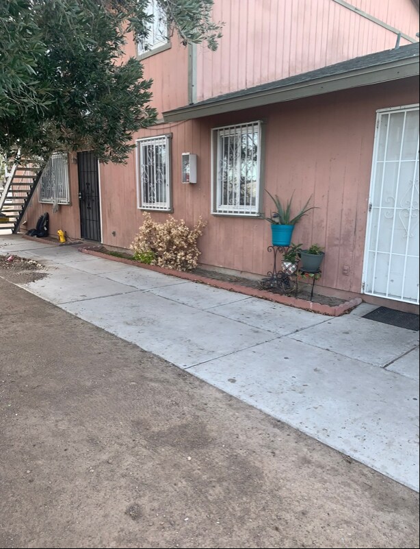 13 Britz Cir, North Las Vegas, NV 89030