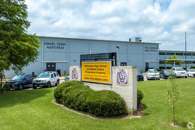 Williamson High and Middle Grades is where your children can attend school in Riviera.