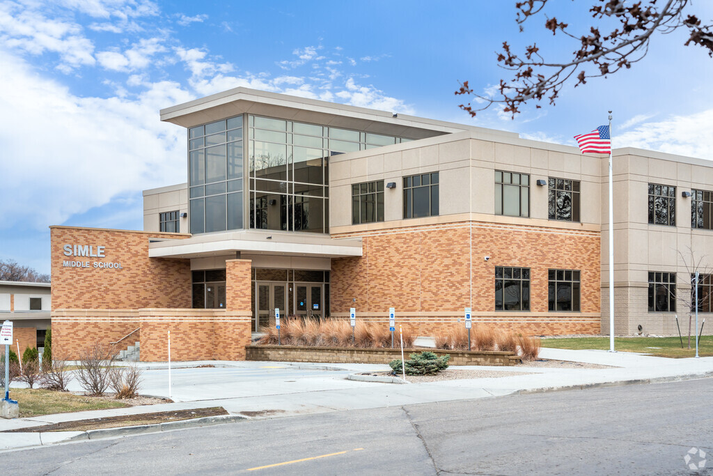 Simle Middle School boasts smaller class sizes with a student to teacher ratio of 14 to 1.