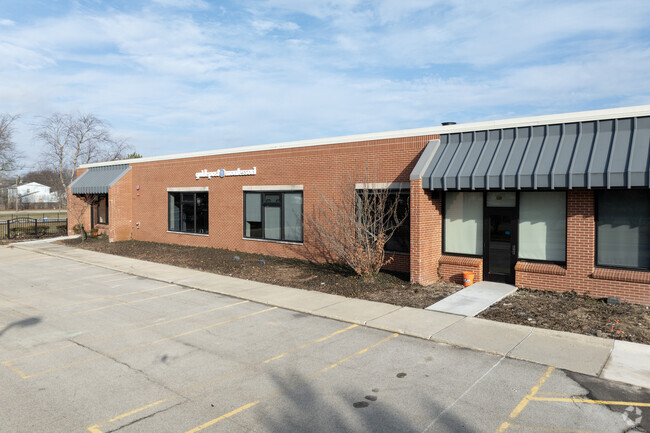 Ample parking at Guidepost Montessori School.