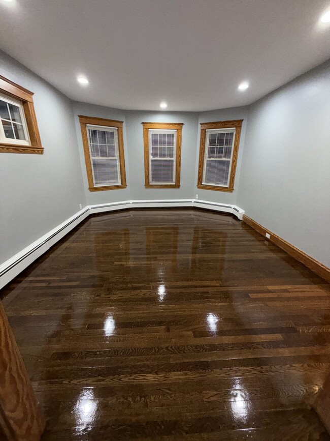 575 Weld St Unit 2, Boston, MA 02132
