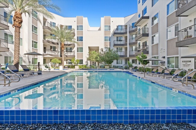 Axis Camelback, Phoenix, AZ 85014 - photo 7