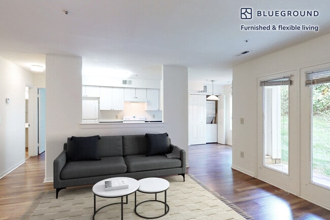 10608 Kitty Pozer Dr unit FL2-ID8600A, Fairfax, VA 22030 - photo 2