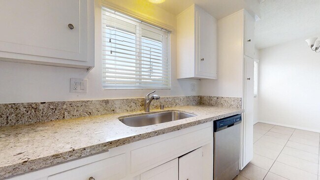 1210 Amethyst St unit D, Redondo Beach, CA 90277 - photo 4