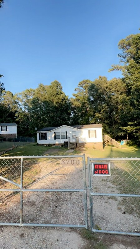 3700 Wyndfair Dr, Fuquay-Varina, NC 27526