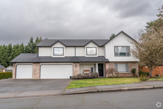 Barberton has split-level and ranch-style homes from the 1960s and 1970s.