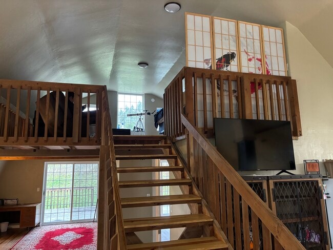 432 N Yodel Ln unit Upstairs, Otis, OR 97368 - photo 3
