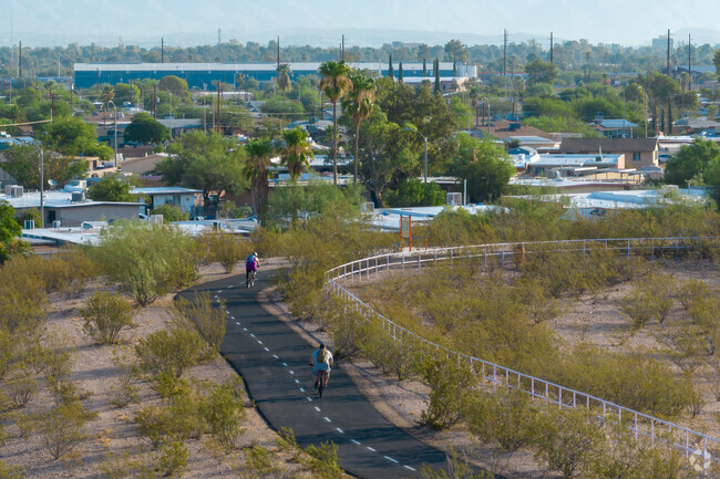 The El Paso Greenway takes bicyclists on a six mile loop in Western Hills.