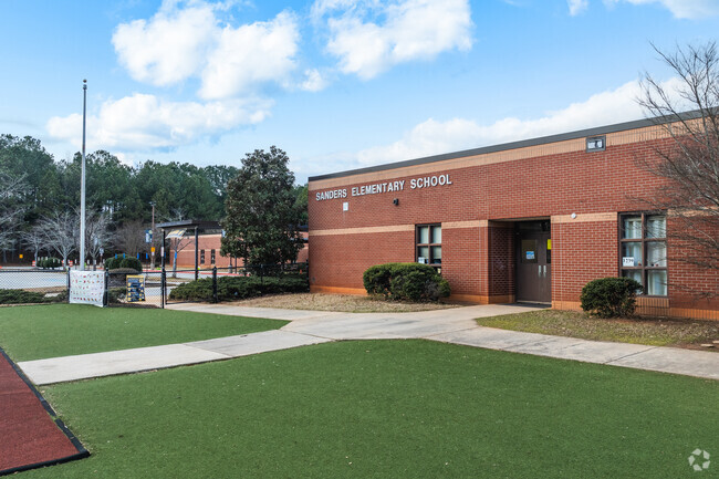 Sanders Elementary School, Rankings & Reviews - Homes.com