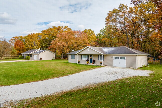 Union-Jasper homes usually feature gravel driveways with plenty of room for visitors.