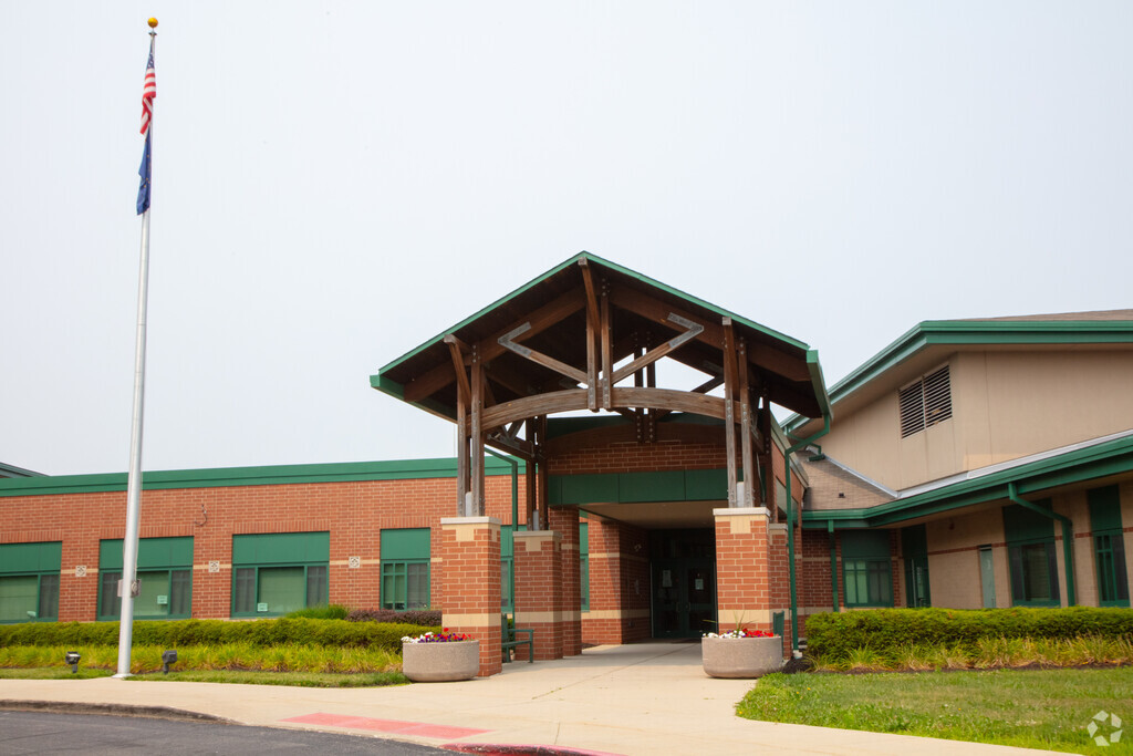 Monon Trail Elementary School front entrance in Hortonville.