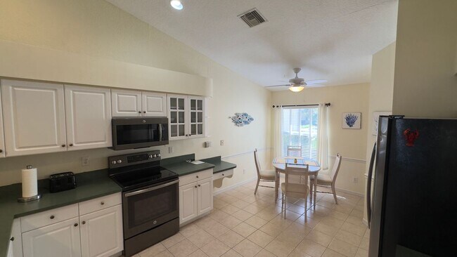 5653 Greenwood Cir, Naples, FL 34112 - photo 2