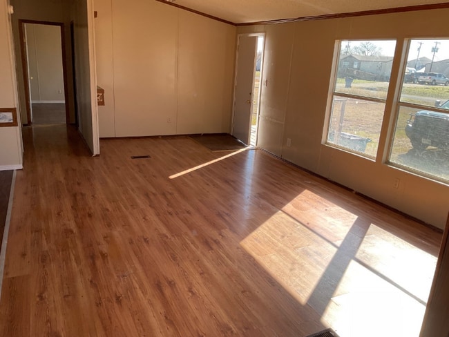 216 Troy View Dr, Troy, TX 76579 - photo 4