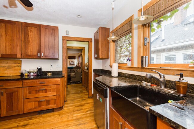 200 Calumet St unit T, Boston, MA 02120 - photo 5