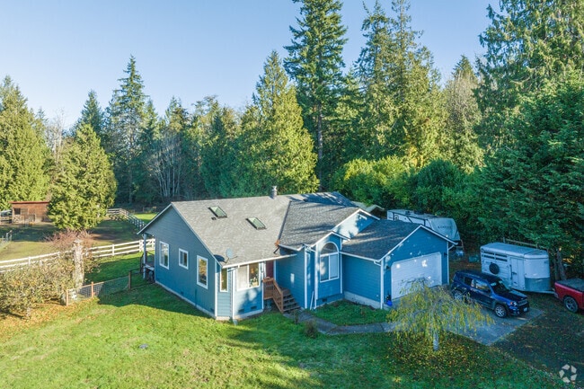 Small cottages sit on farm lots throughout Kayak.