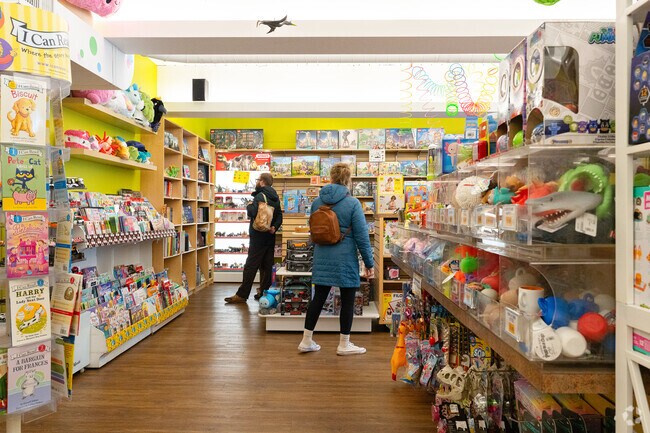 Unique toys, books and gifts at MudPuddles Toys and Books in Uptown Portland.
