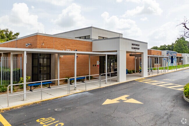 Northwest Elementary School has an overall grade of a B.