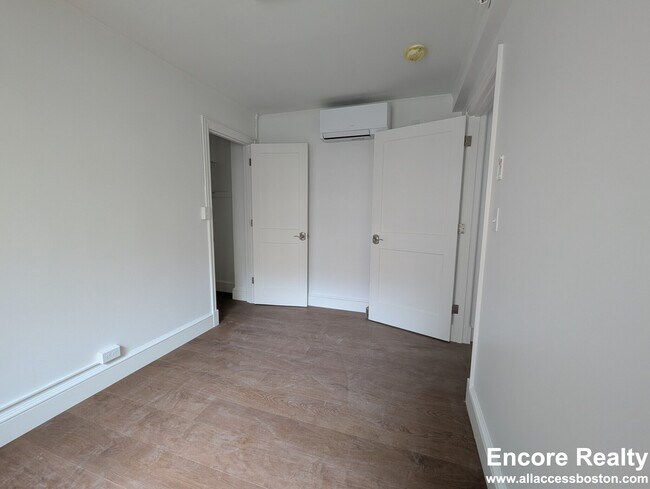 1200 Massachusetts Ave unit 7 DFT URNKV, Cambridge, MA 02138 - photo 3
