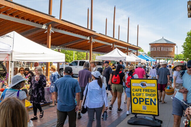 The Santa Fe Farmers Market offers amazing food, crafts, and drinks every Saturday outside of Las Campanas.