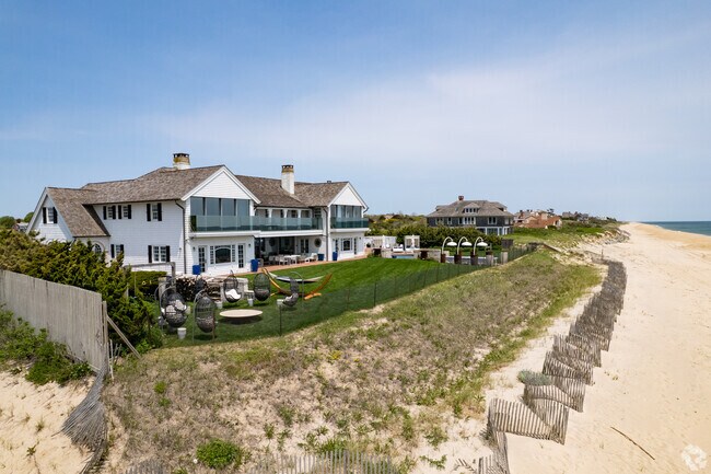 Plenty of spacious beachfront new traditional homes in East Hampton.