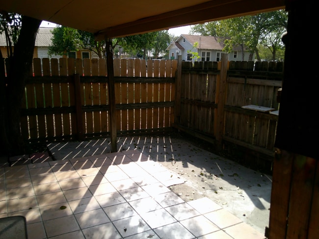 801 4th St unit 801 4th St Unit A, Seguin, TX 78155 - photo 4