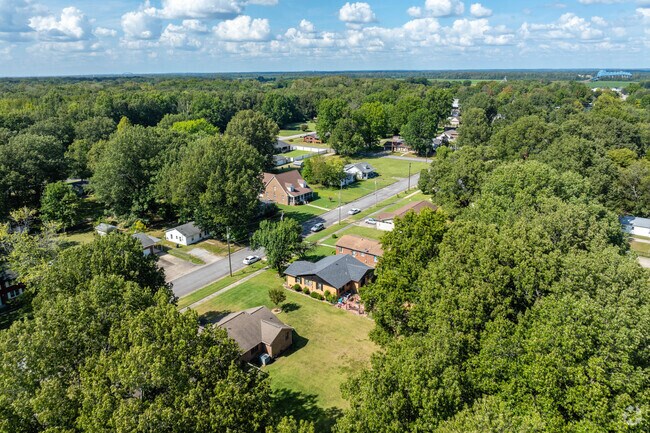 Rowlandtown is located on the Northern side of Paducah.