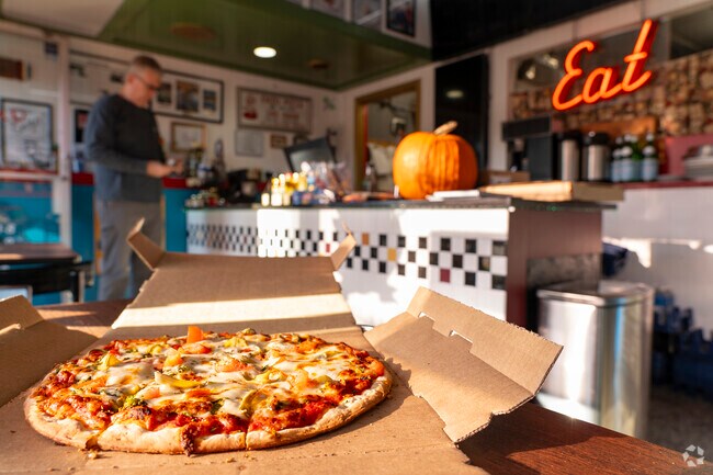 Primo Pizza is one of the many options for quick tasty food in North Barrington.