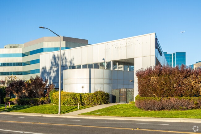 Challenge School occupies a modernist building.