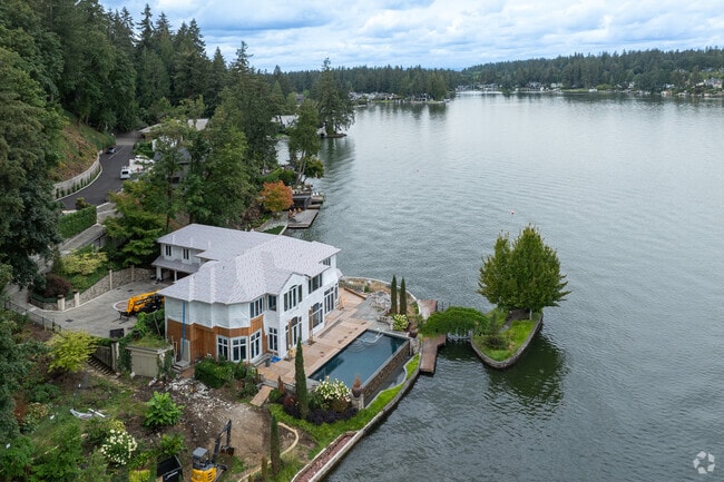 Palisades offers waterfront homes on Oswego Lake's south shore.