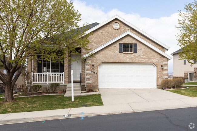 Many of the rambler homes in Cedar Hills offer large yards and breathtaking views of the surrounding mountains and natural beauty.