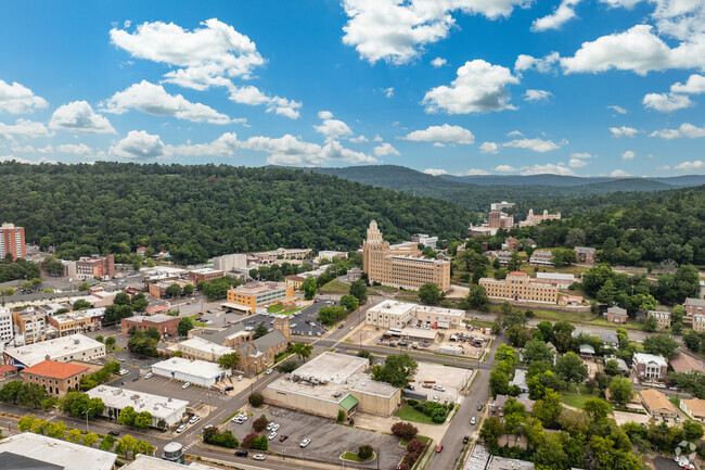 Pearcy is located about 20 minutes west of downtown Hot Springs, Arkansas.