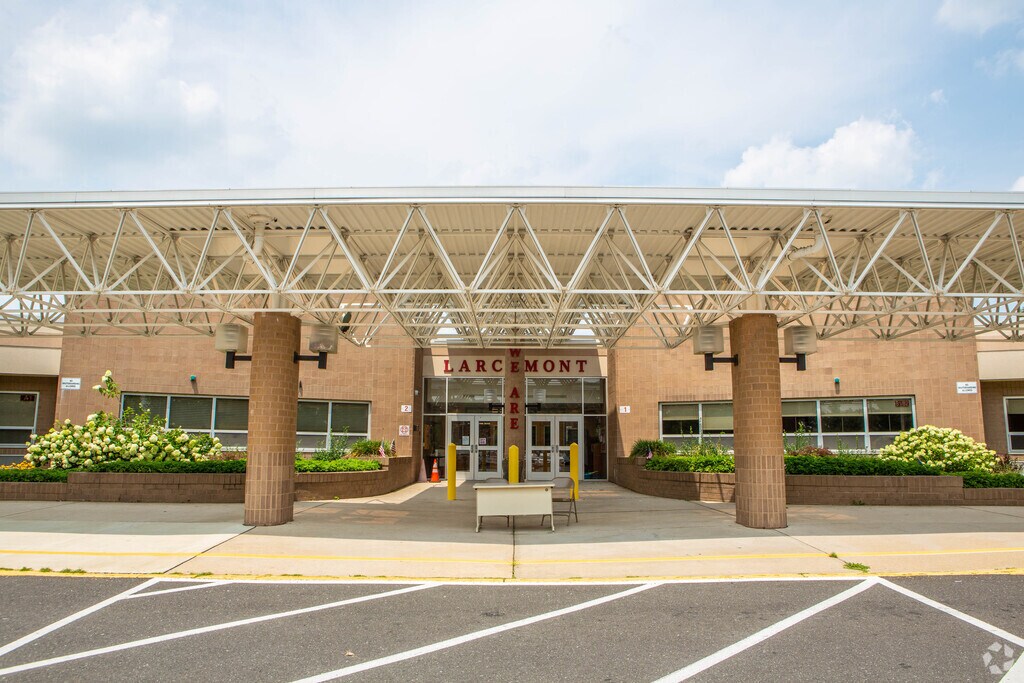 Larchmont Elementary School, Rankings & Reviews