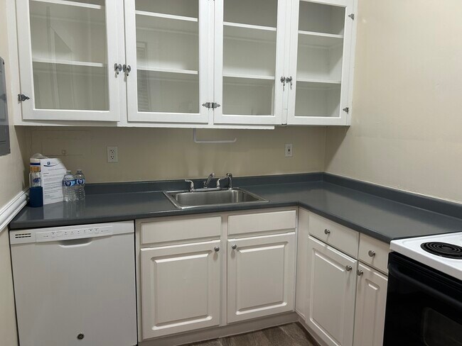 1410 Beacon St unit 34, Brookline, MA 02446 - photo 5