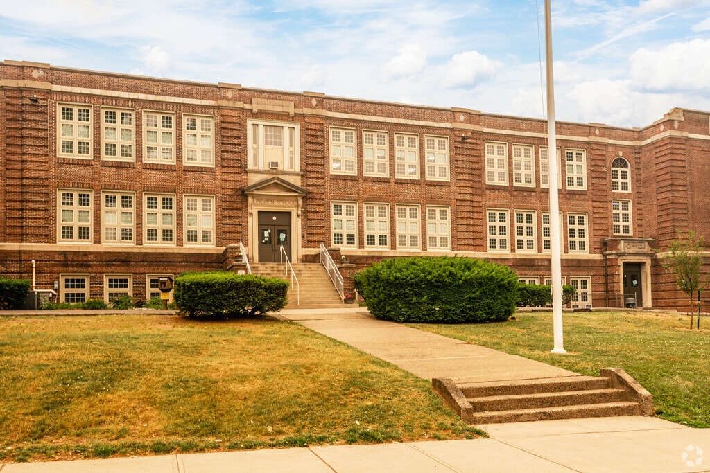 Lincoln Elementary School is educating students living in the Nutley neighborhood.