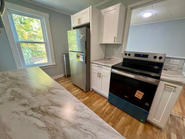 413 Hammond St unit 6, Bangor, ME 04401 - photo 4