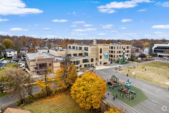 Mamaroneck Avenue School serves students in grades Kindergarten through 5th.