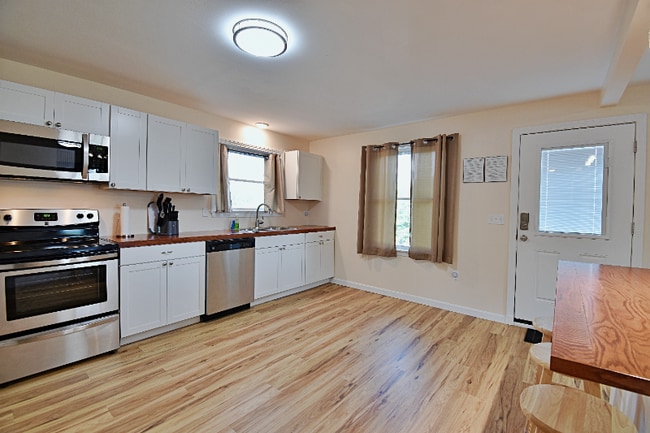 216 Glen Ave, Berlin, NH 03570 - photo 3