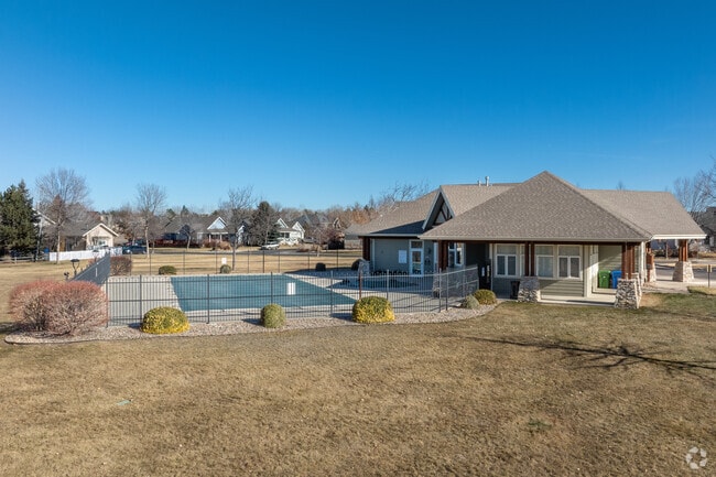 The Hearthfire HOA building provides residents with great neighborhood amenities.