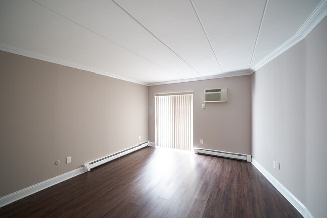 Cadillac Manor: On-Site Laundry, Heat, Hot & Cold Water Included, Cat & Dog Friendly, and On-Site..., Hackensack, NJ 07601 - photo 6