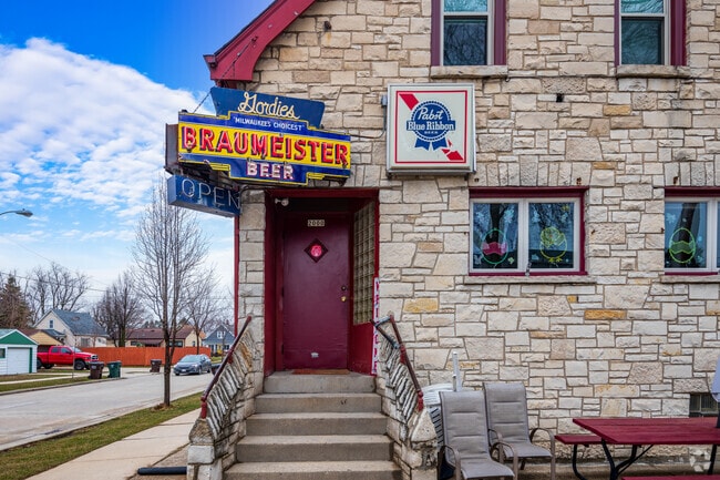 Relax with friends at a cozy neighborhood bar in Saint Francis.