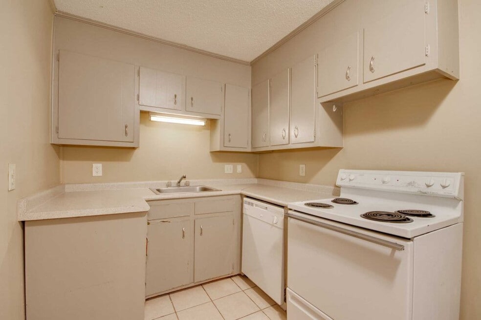 The Summit at the River, Tuscaloosa, AL 35404 - photo 1