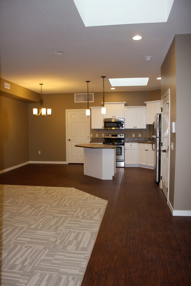 225 Belgrade Ave Unit B, North Mankato, MN 56003