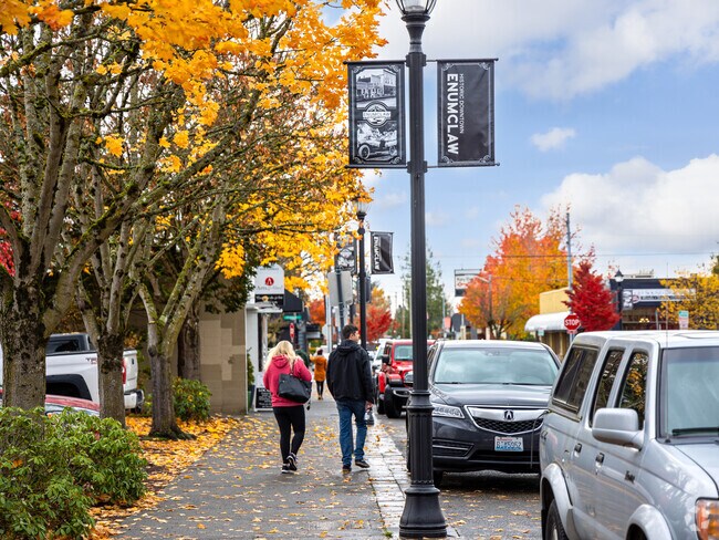 The main street in downtown Enumclaw.