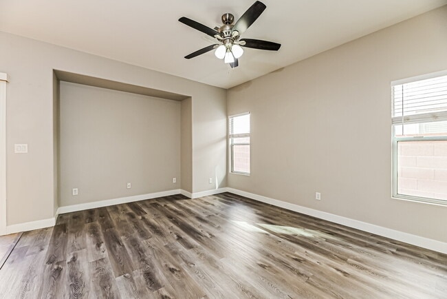 932 Maple Pines Ave, North Las Vegas, NV 89081 - photo 4