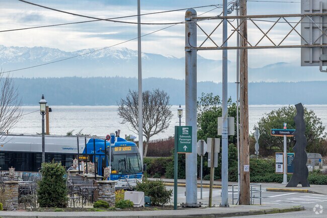 Community Transit is there to give you a ride in Downtown Edmonds WA.