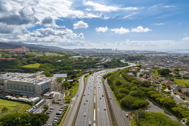 H201 provides easy access to the downtown area for Moanalua residents.