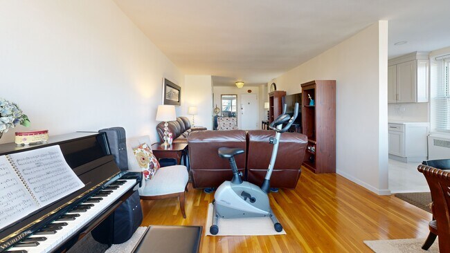 Bell Apartments unit 3F, Bayside, NY 11360 - photo 2