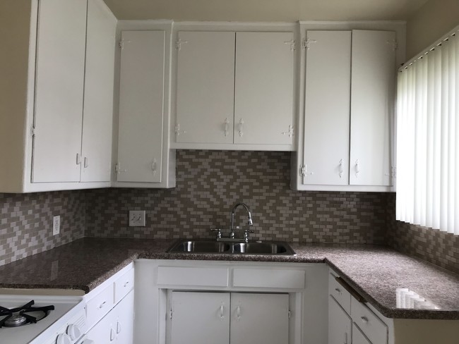 917 N Hudson Ave unit 7, Los Angeles, CA 90038 - photo 2